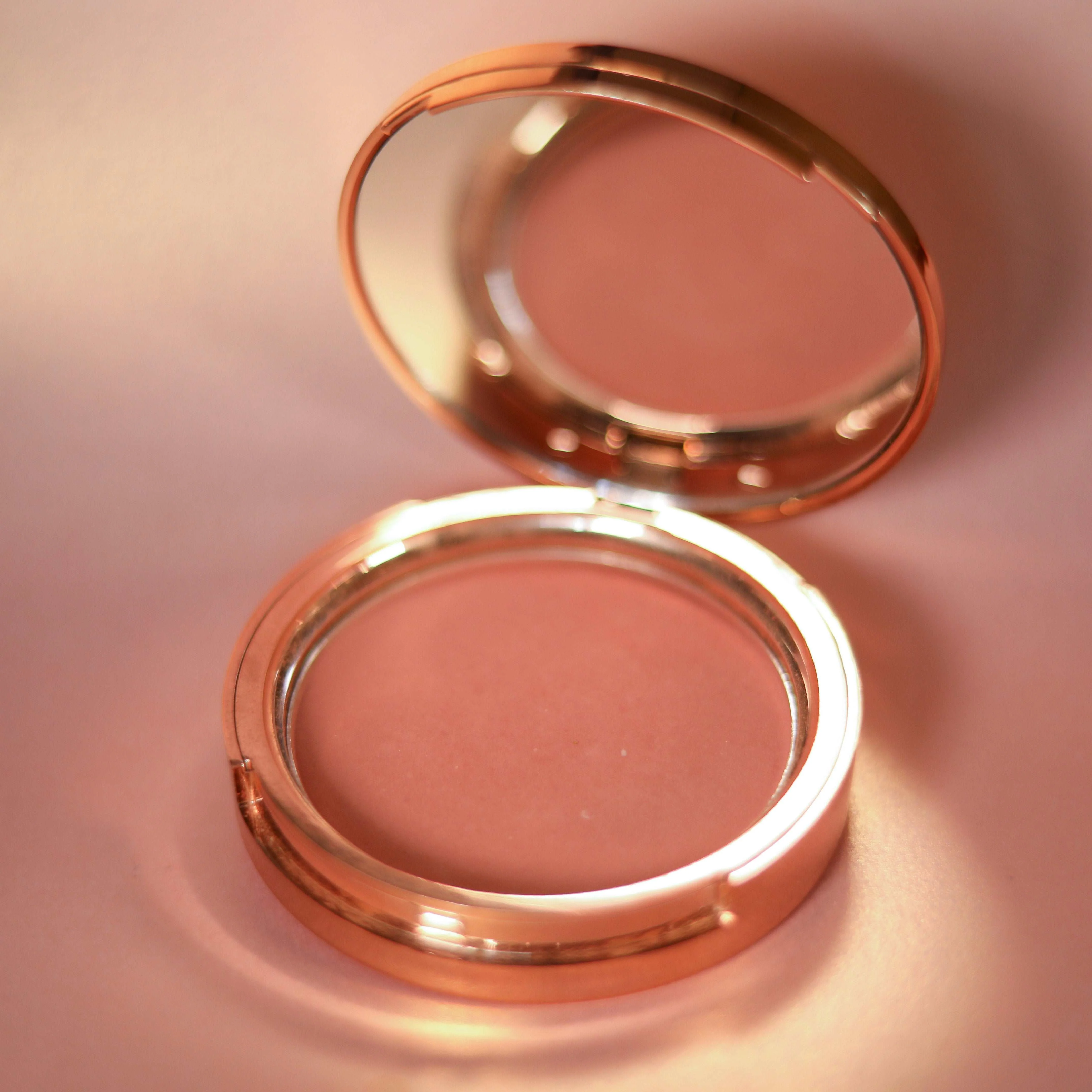 Second Skin Powder Blush - Shade: Rendezvous - Image 2